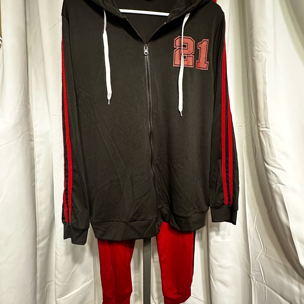 New 2/ Pc Burgundy/ Black Zipper Comfortable Jogging Set